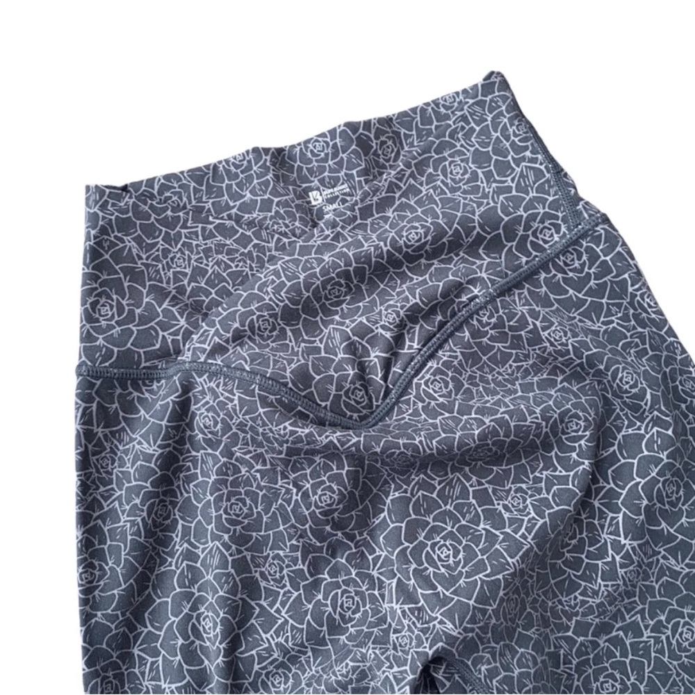 Buffbunny Crossover Leggings - Picture 6 of 8